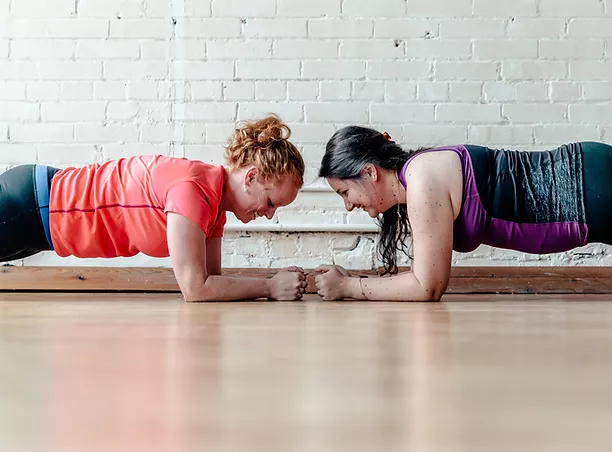 two-women-facing-in-planks